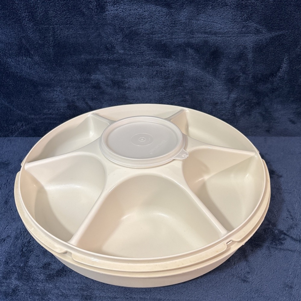 Vtg Tupperware 1665-1 Serving Veggie Tray container W/ 1666-4 lid & bowl & lid